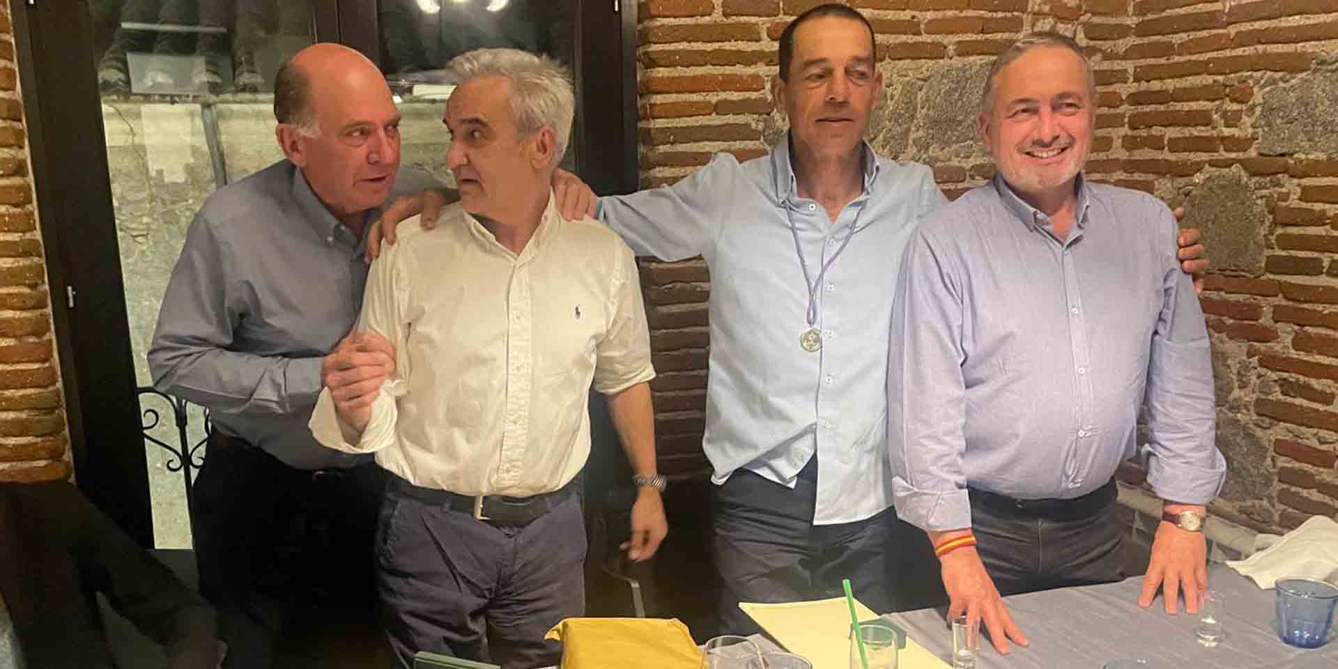 El colegiado Fausto Sáez-Illobre recibe la Medalla de Plata del Colegio en la celebración de san Isidro en Ávila
