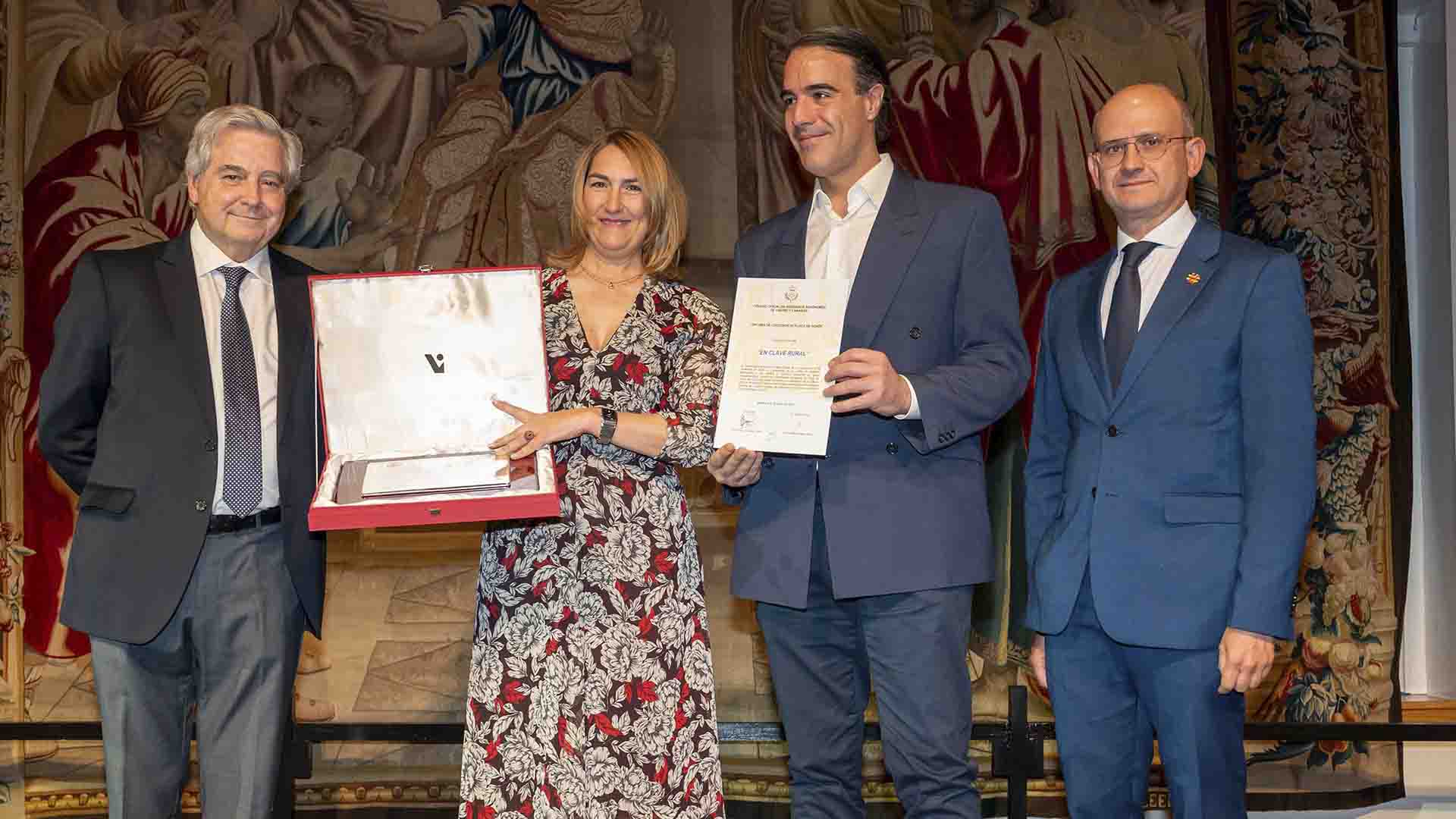 En Clave Rural, placa del Colegio de Agrónomos