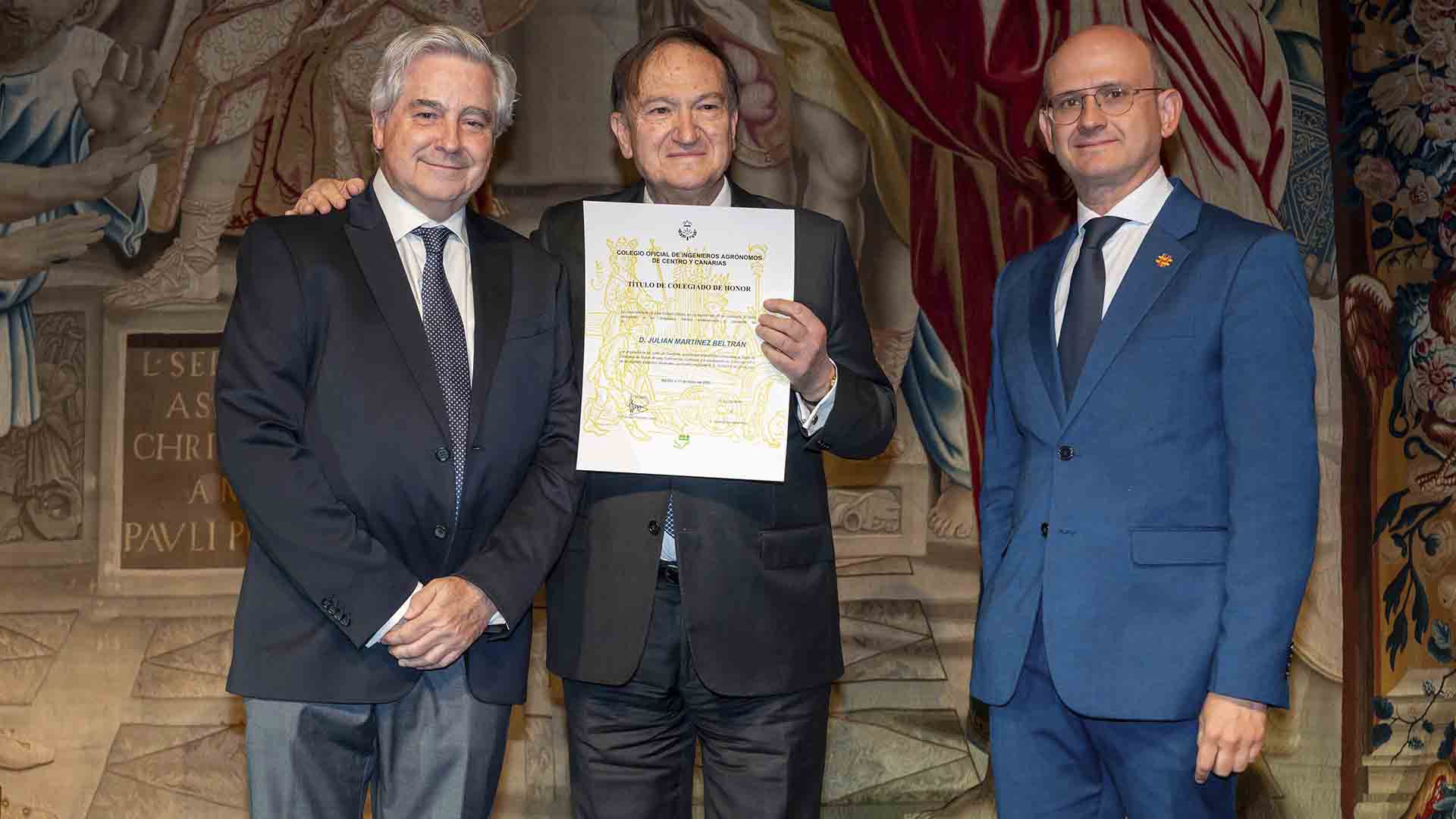 Julián Martínez, colegiado de honor del Colegio de Agrónomos