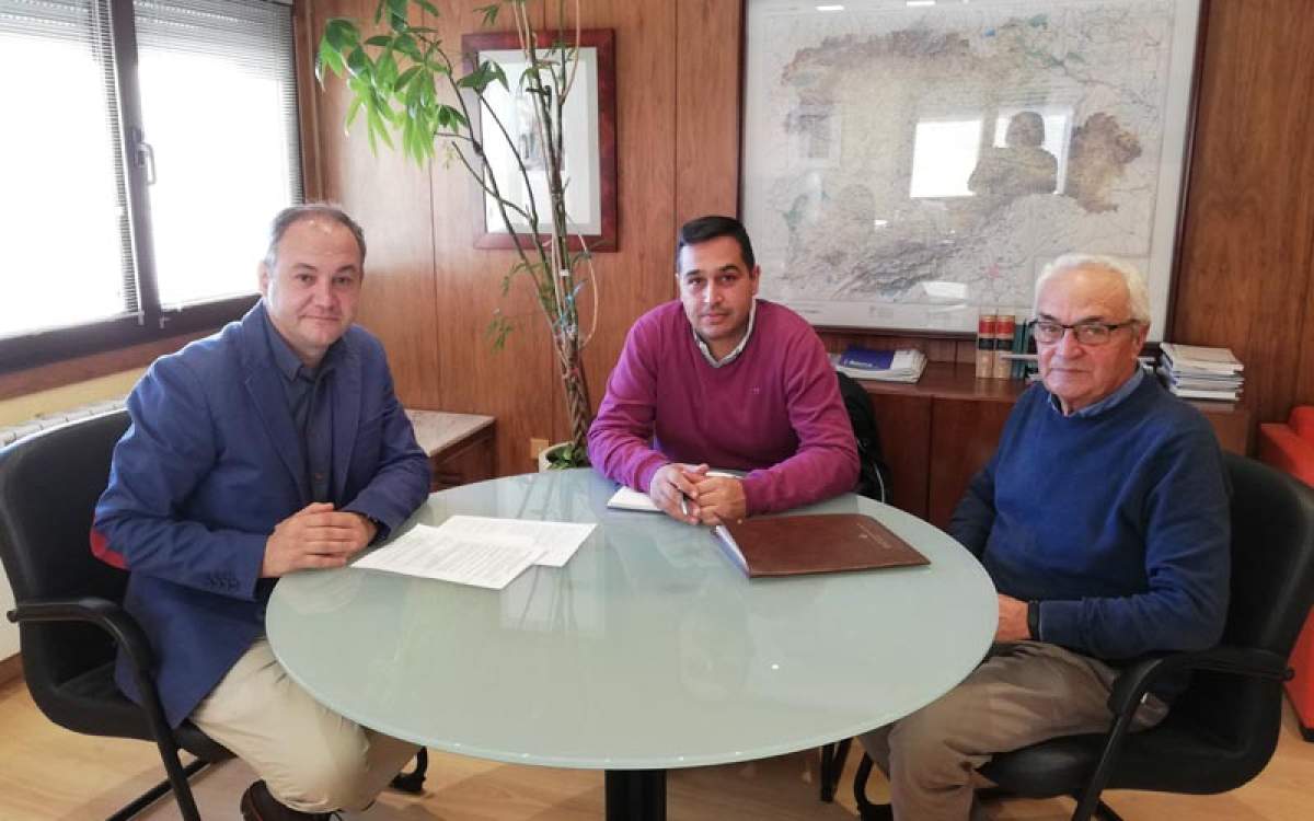 El delegado del Colegio de Agrónomos en Segovia, Fernando Fernández, se reúne con el jefe del Servicio de Agricultura