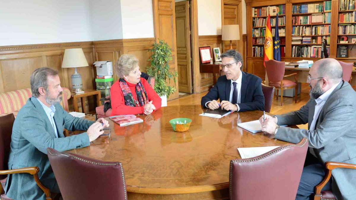 El secretario general de Recursos Agrarios y Seguridad Alimentaria se reúne con la presidenta de la Asociación Nacional de Ingenieros Agrónomos